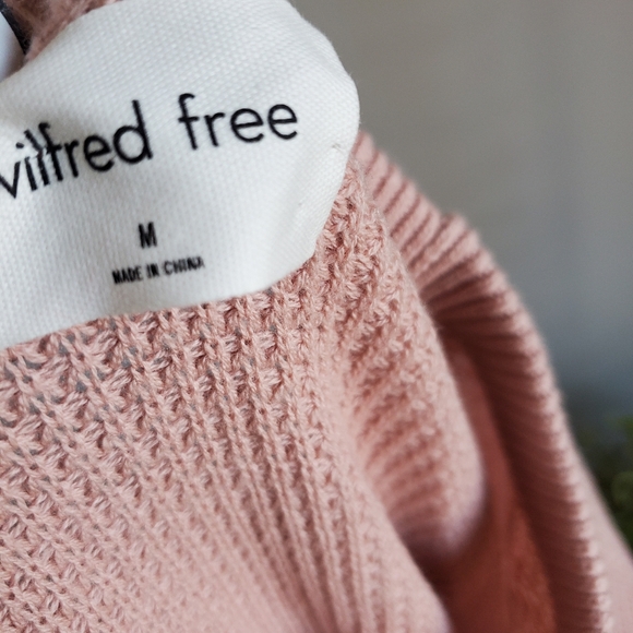 Aritzia wilfred free light pink waffle knit sweater. Womens medium.  EUC - Picture 2 of 6